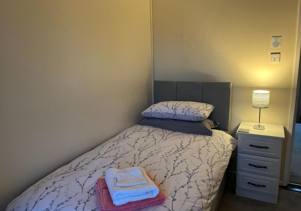 3 Bedroom Apartment, Ballymena, The Wee Stop Gap Zewnętrze zdjęcie